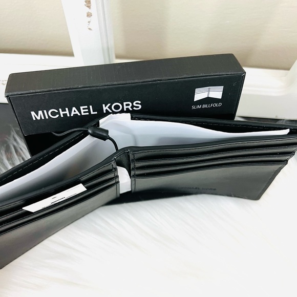 Michael Kors Hudson Men’s Slim Billfold Wallet - Picture 8 of 13